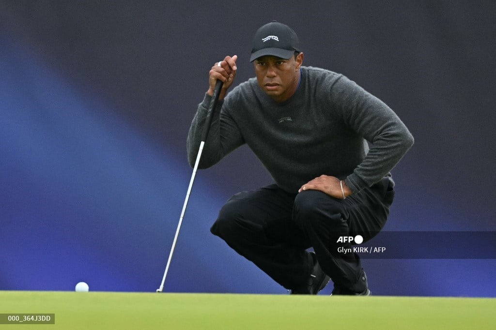 The Open: Brown shock leader; Rory, Tiger in nightmare starts